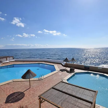 Ocean Front With Pool Bbq & 300mb Wifi Apartment