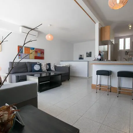 Ocean Front With Pool Bbq & 300mb Wifi Apartment